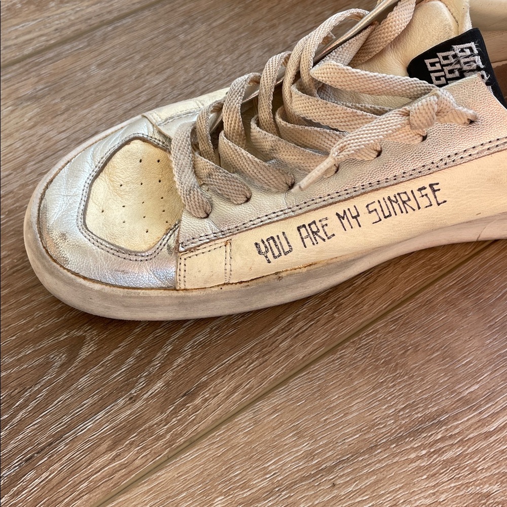 Golden Goose Stardan model—Cream and Black Distressed Sneakers. - Picture 4 of 16